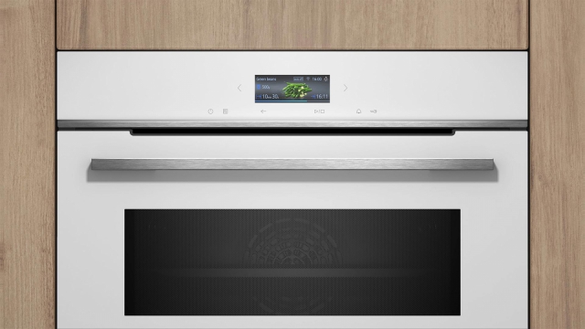 Компактна духова шафа з мікрохвильовим режимом Siemens CM724G1W1